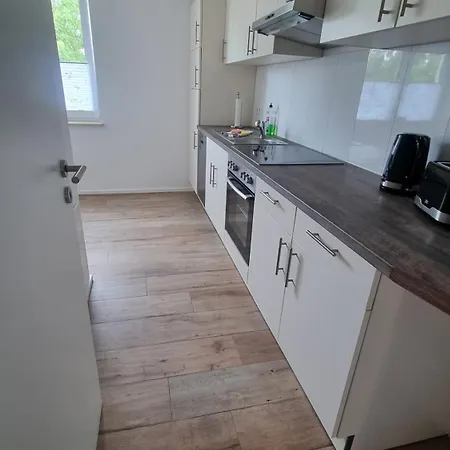 3-Zimmerwohnung Mit 2 Schlafzimmern In Weissenfels Nahe Leuna, Leipzig Mit Wlan Und Waschmaschine Appartement