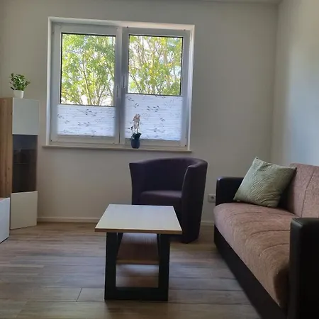 3-Zimmerwohnung Mit 2 Schlafzimmern In Weissenfels Nahe Leuna, Leipzig Mit Wlan Und Waschmaschine Appartement Weißenfels