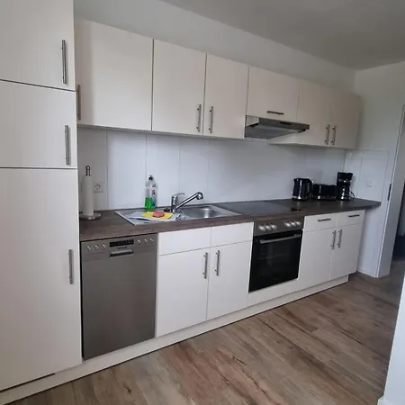 Moeblierte 3-zimmerwohnung In Nahe Leuna, Leipzig Mit Wlan Und Waschmaschine