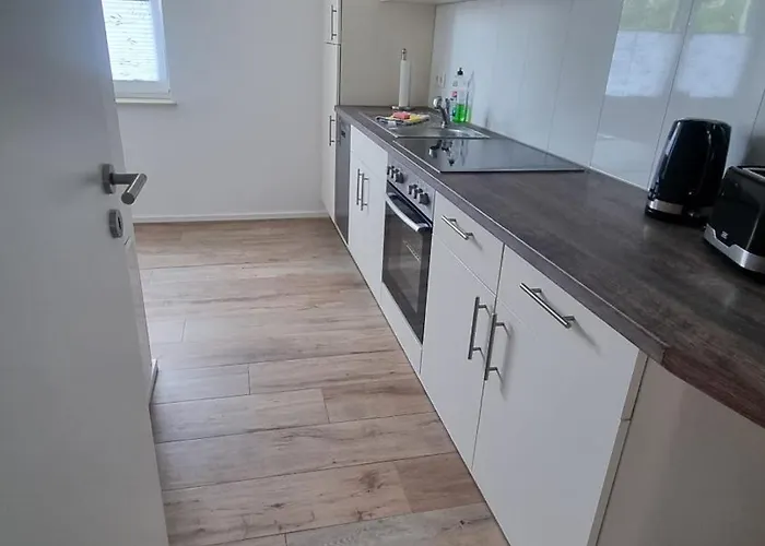 Moeblierte 3-zimmerwohnung In Nahe Leuna, Leipzig Mit Wlan Und Waschmaschine Lejlighed