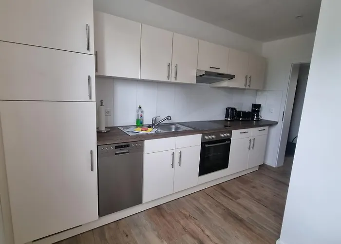 Moeblierte 3-zimmerwohnung In Nahe Leuna, Leipzig Mit Wlan Und Waschmaschine